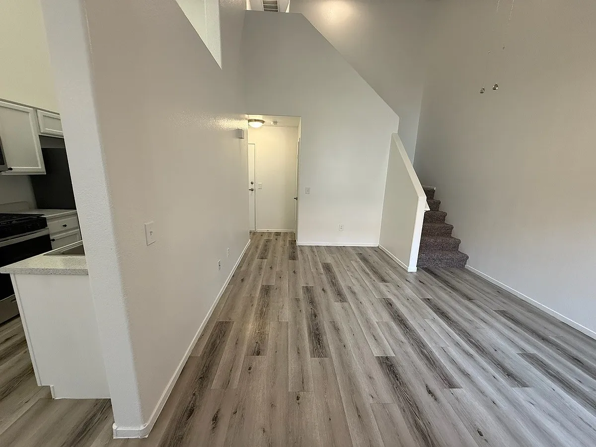 Photo 2 of 13 - 1121 Plantation Ct #0 - Las Vegas, NV Building Photo - 1121 Plantation Ct #0