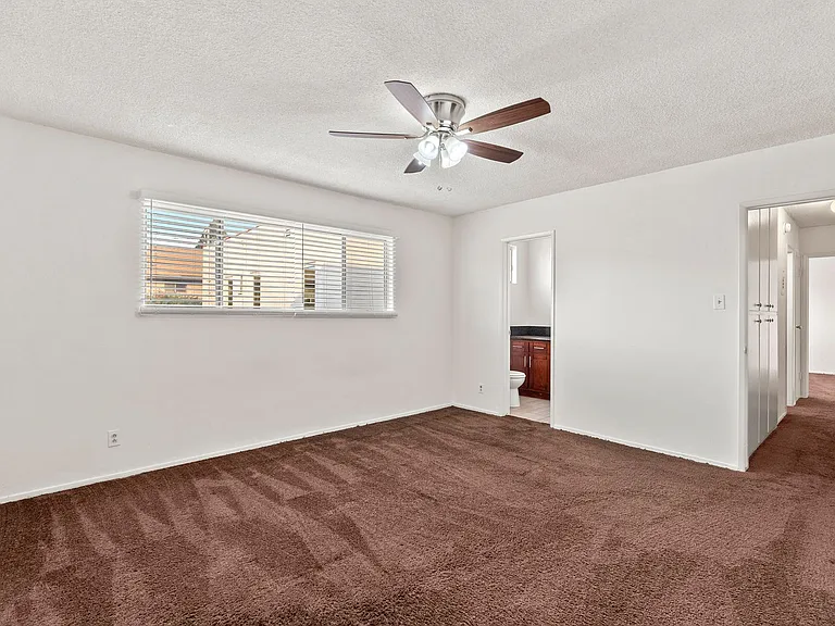 Spacious 2-Bedroom Apartment in Prime Location! One month free — Photo 13