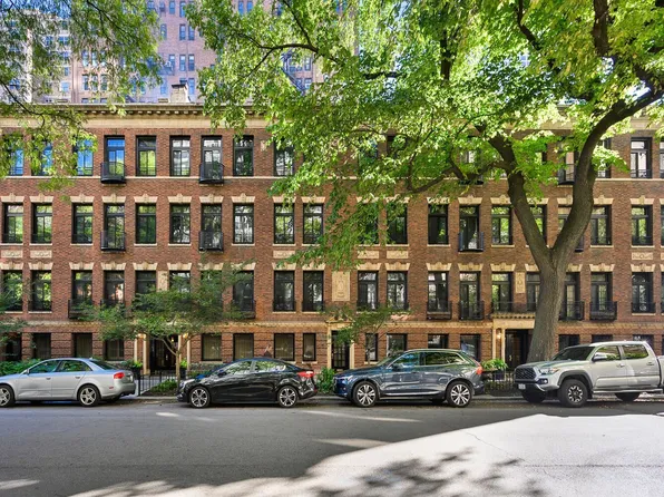 31 E Elm St APT 3B, Chicago, IL 60611