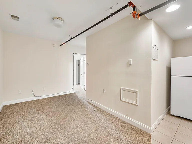 1933 Christian St #24 — Photo 4