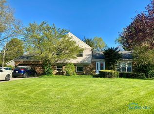 1303 Stratford Ln, Fostoria, OH 44830