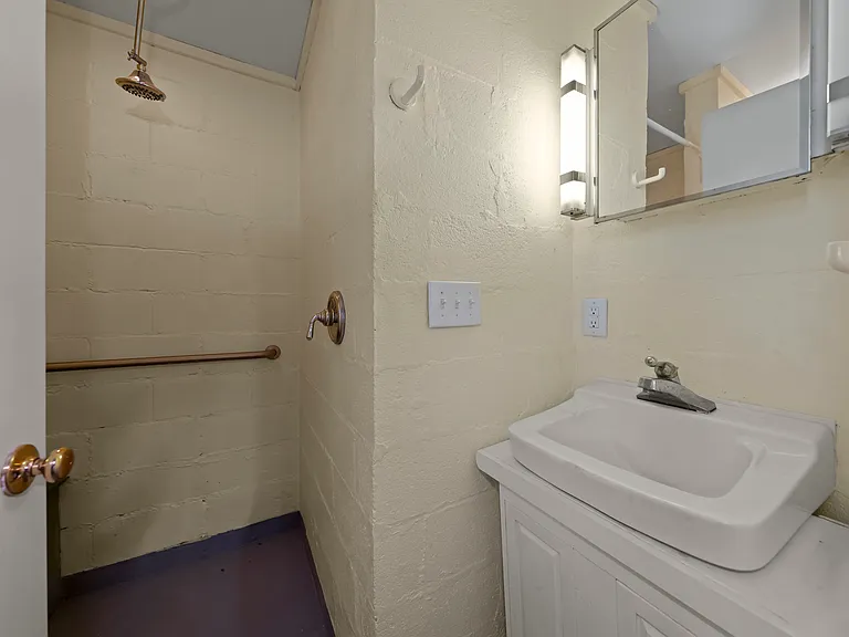 1096 Scruggs Cir — Photo 17