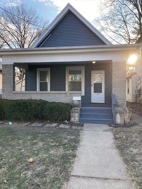 1314 N Broadway St photo 1