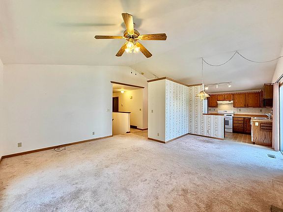 2nd image of 1800 Excalibur Dr