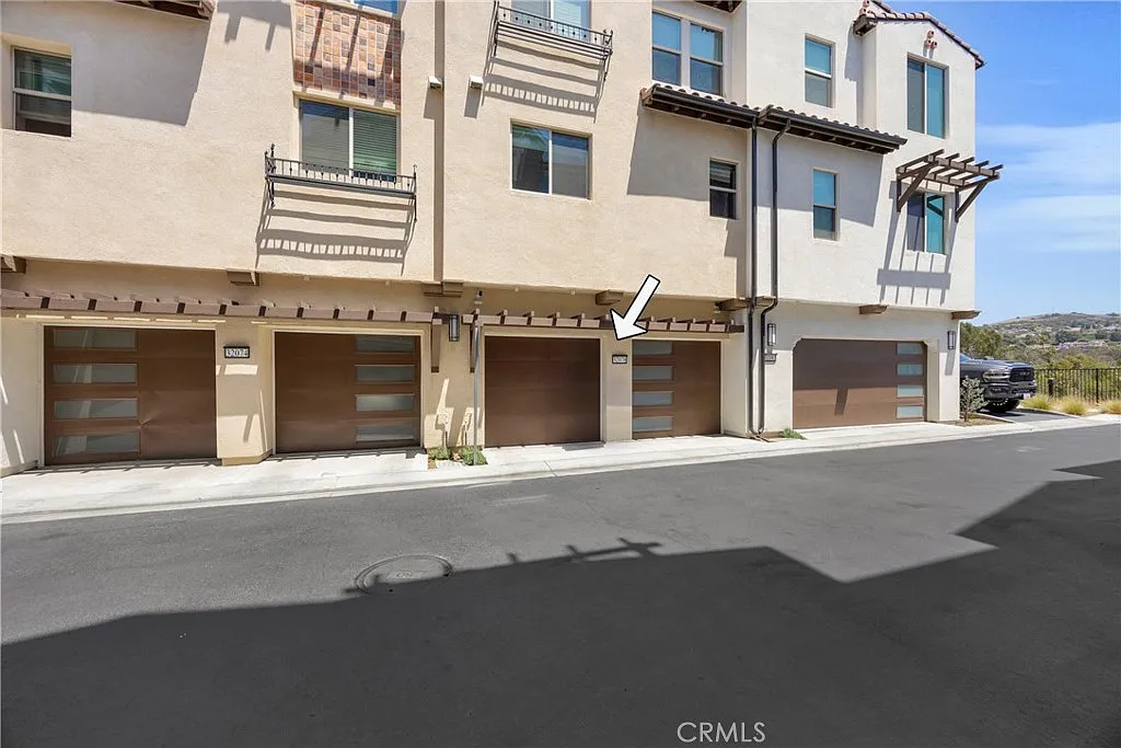 4 bed, 3.5 bath, 1904 sqft, $5,350 — Photo 3