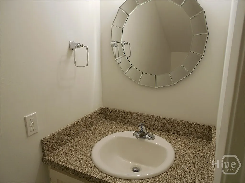 2 bed, 1.5 bath, 1044 sqft, $2,600 — Photo 4