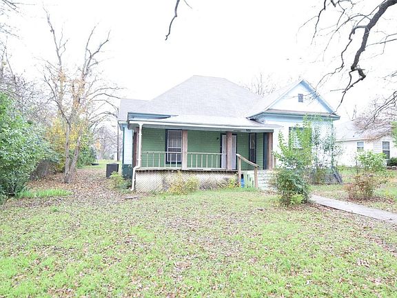 3rd image of 901 E Avenue B