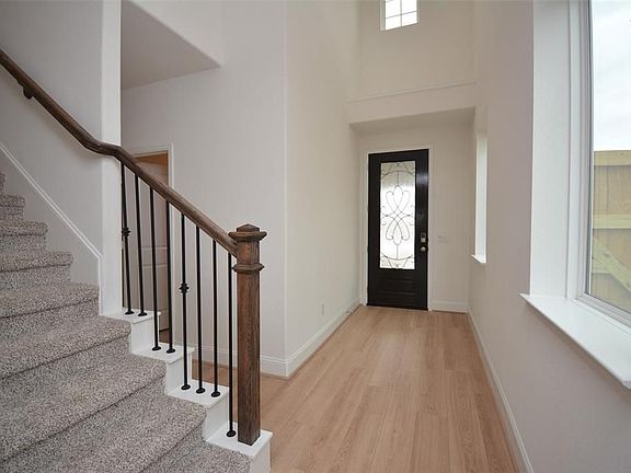 5th image of 724 Ocean Park Ln