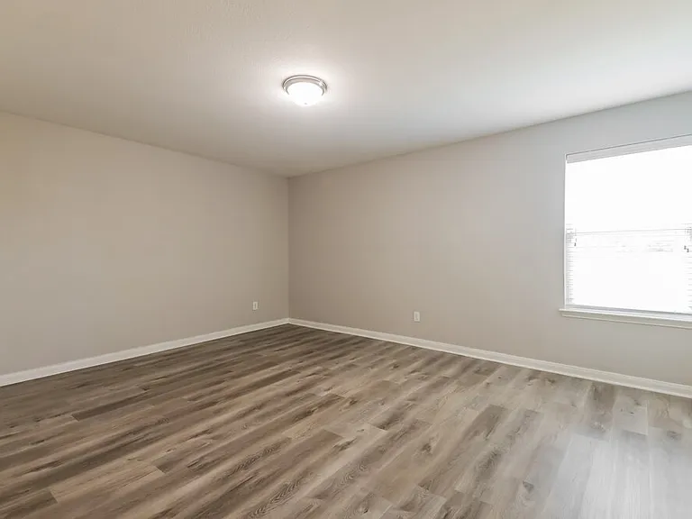 900 Princewood Dr — Photo 15