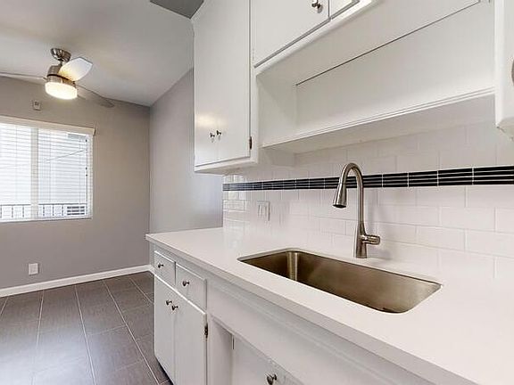 3rd image of 1529 Granville Ave #5