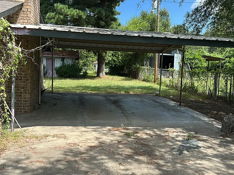 215 Fagan Ln — Photo 2
