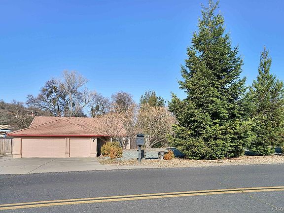 4th image of 2458 Huckleberry Ln
