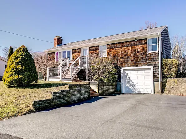 76 Norseman Dr, Portsmouth, RI 02871