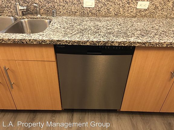 5th image of 6428 Woodley Ave APT 2