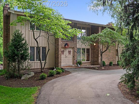 2nd image of 5863 Seville Cir