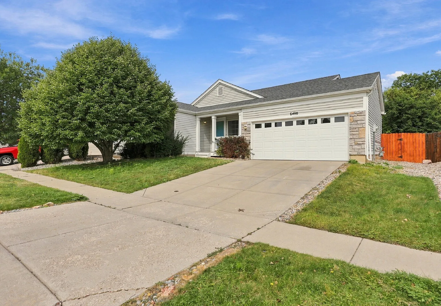 3 bed, 2.0 bath, 1152 sqft, $2,405 — Photo 2