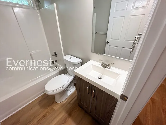 15815 Meridian Ave — Photo 6