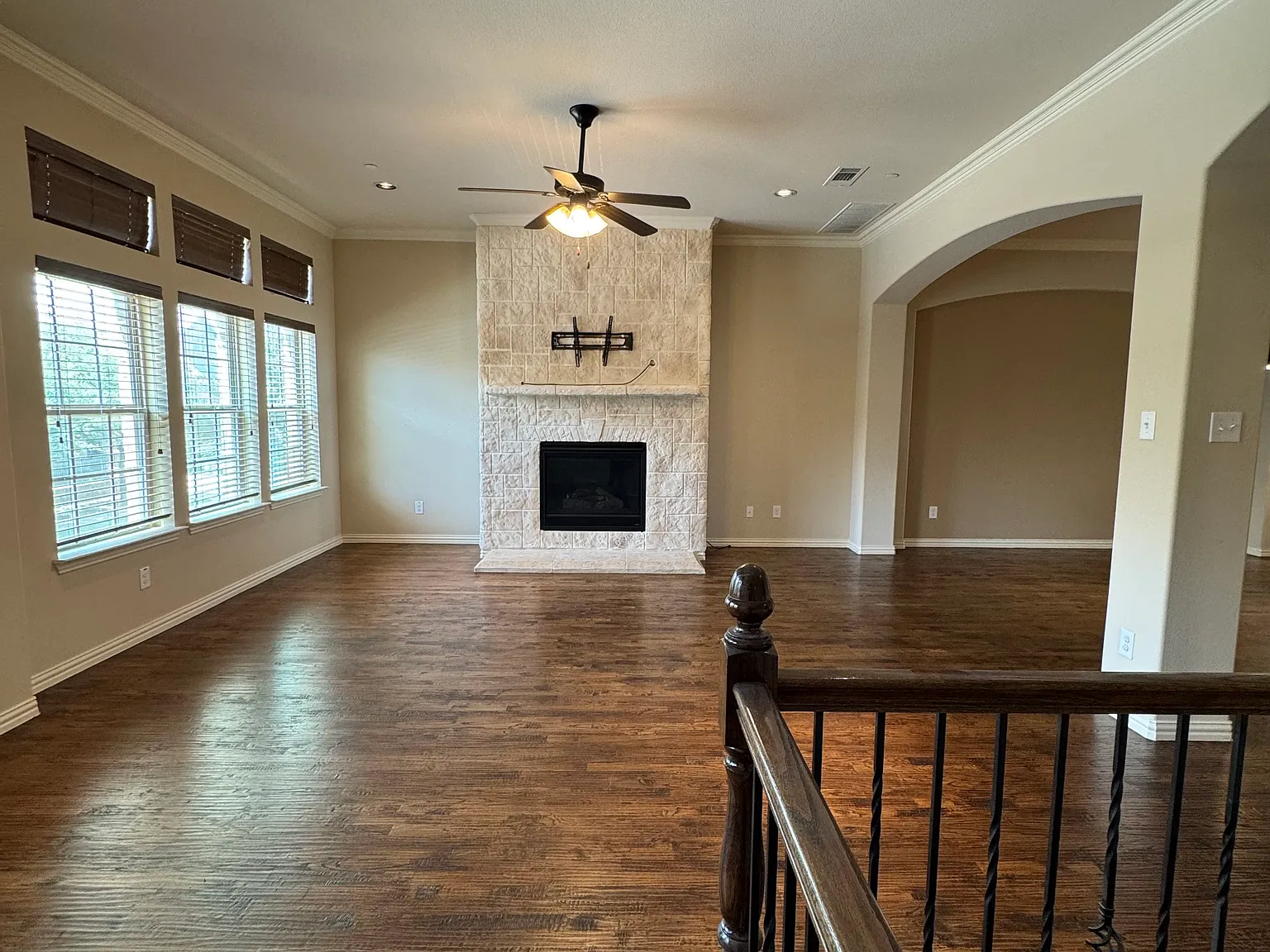 3 bed, 3.5 bath, 3133 sqft, $4,100 — Photo 3