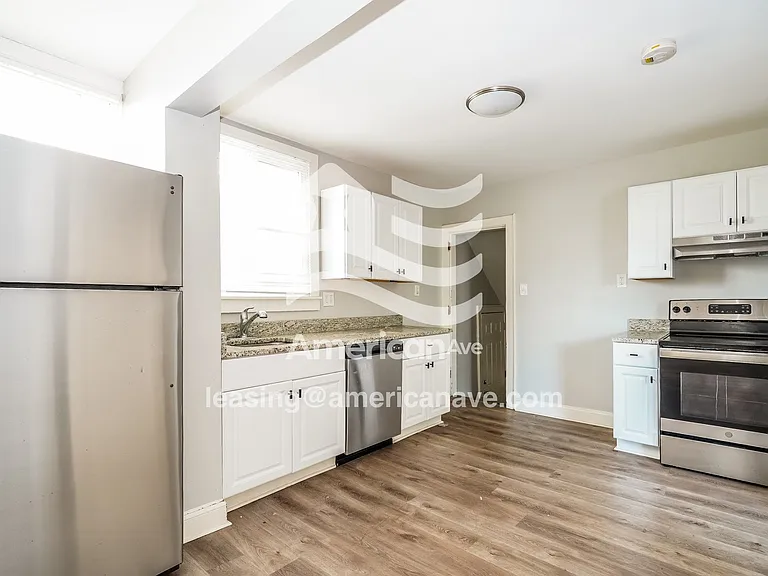 1389041_009_kitchen_9.jpg