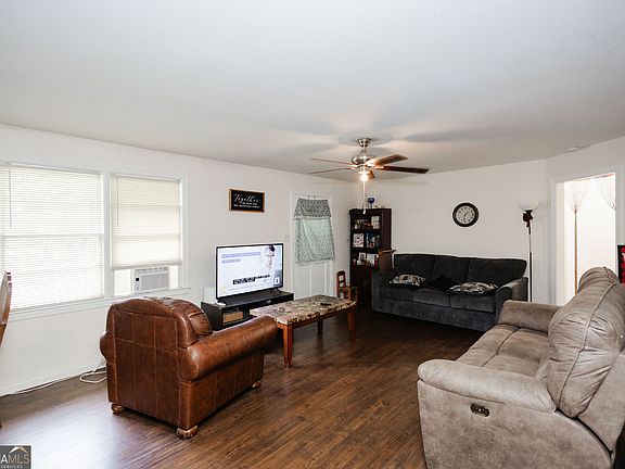 4th image of 109 Laurel St