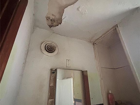 5th image of 1823 Marconi Ave