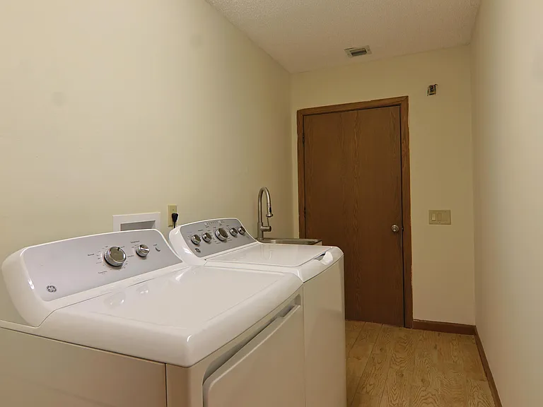 620 Hastings St — Photo 30