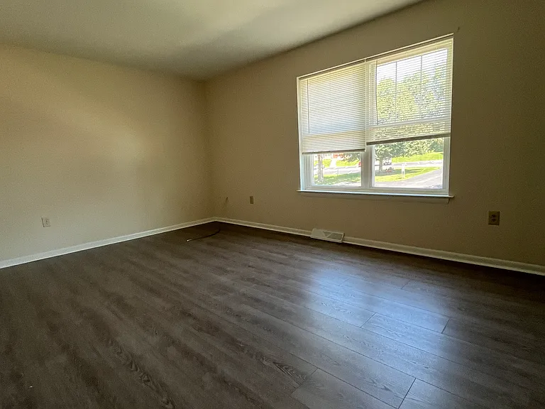 1687 Long Dr — Photo 6