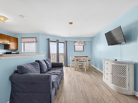 4th image of 5905 S Kings Hwy. #1610