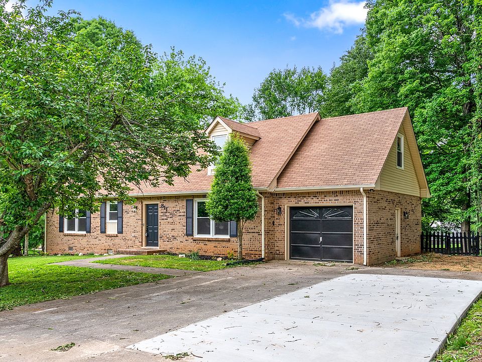 1st image of 811 Alton Dr