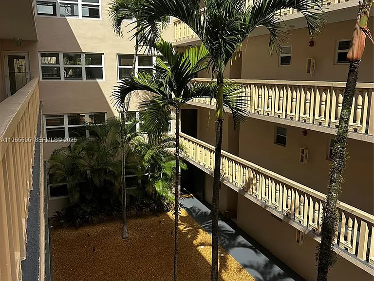 410 SE 2nd St #308 — Photo 34