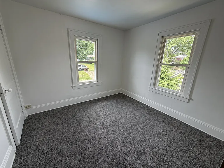 640 Grover Ave — Photo 7