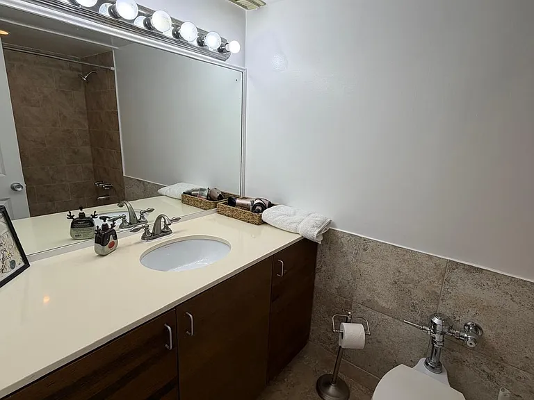 26 Diplomat Pkwy — Photo 10