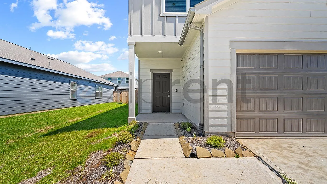 4 bed, 2260 sqft, $2,200 — Photo 3