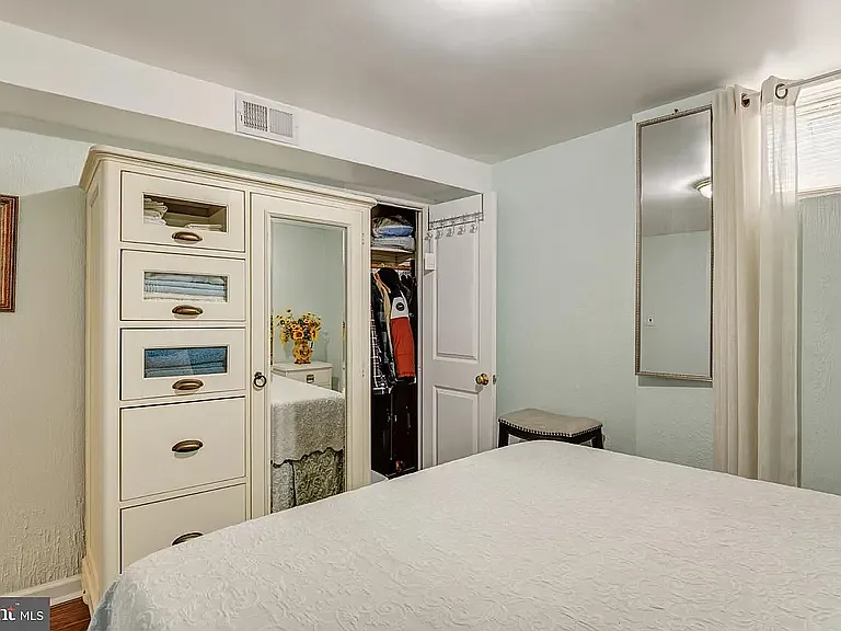 6409 The Pkwy — Photo 12