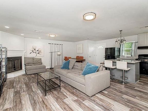 3rd image of 2409 Riverbend Dr
