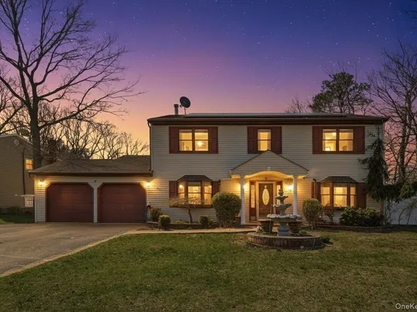 4 Winding Lane, Islandia, NY 11749