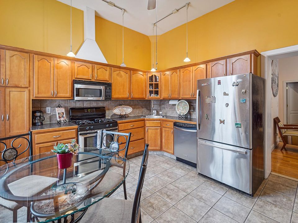 1st image of 105 Jefferson St Floor 2
