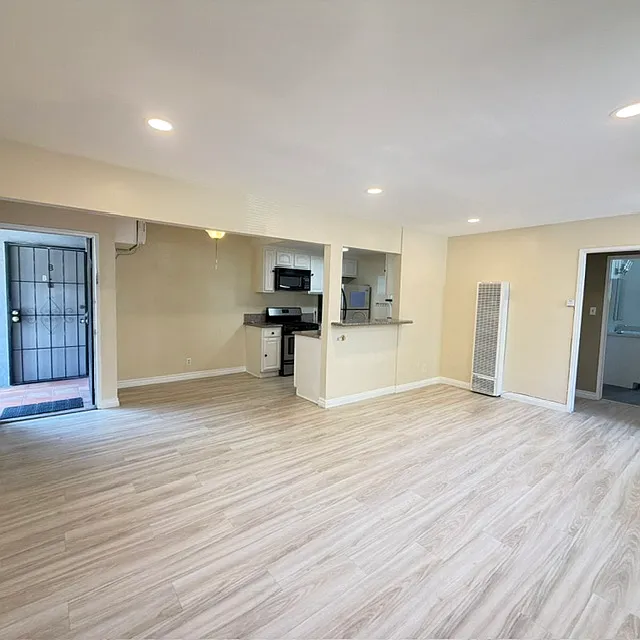 1 bed, 700 sqft, $1,995 — Photo 3