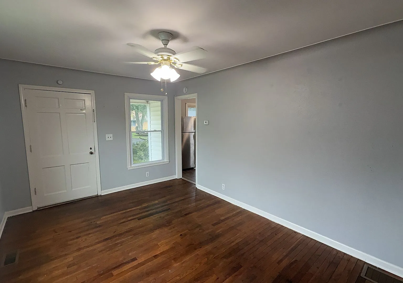Welcome to 2723 Eldora Drive A Cozy West Toledo Home for Rent! — Photo 3