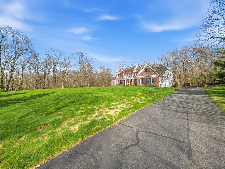 9 Overlook Rd — Photo 2