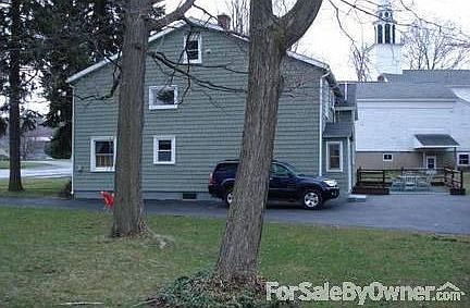 House - 4-5 bedroom or inlaw apt : Original part of home from early 1800s, major additions in 1950s.