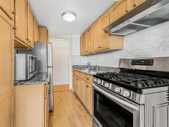 900 West 190th Street image 6 of 25