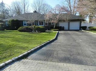 7 Mulberry Rd, Islip, NY 11751