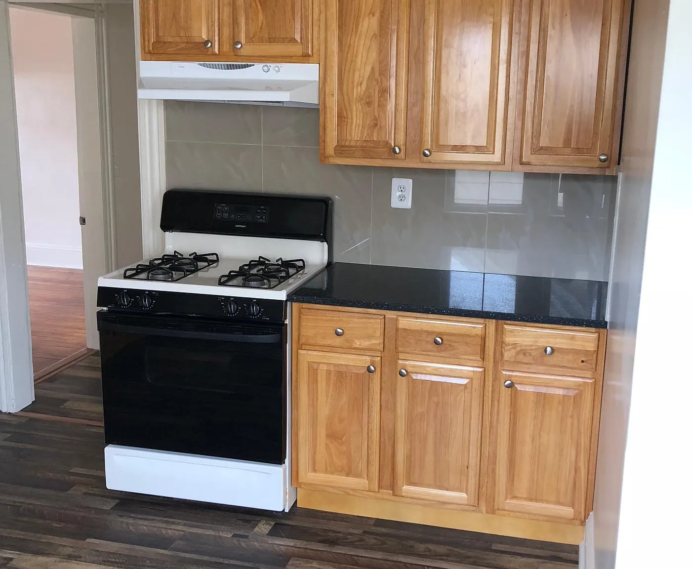 1 bed, 1.5 bath, 450 sqft, $675 — Photo 1