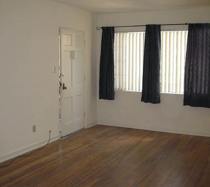 1st image of 220 Morningside Dr SE