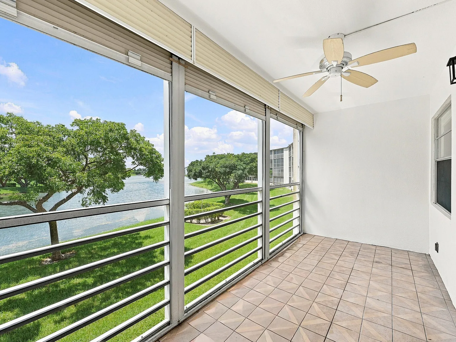 2 bed, 2.0 bath, 896 sqft, $1,750 — Photo 4