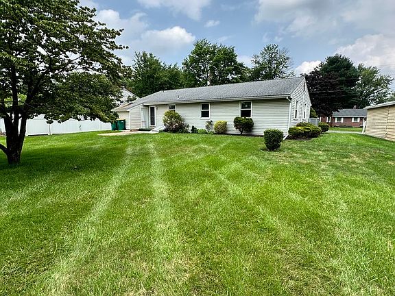 2nd image of 11 Oakwood Cir