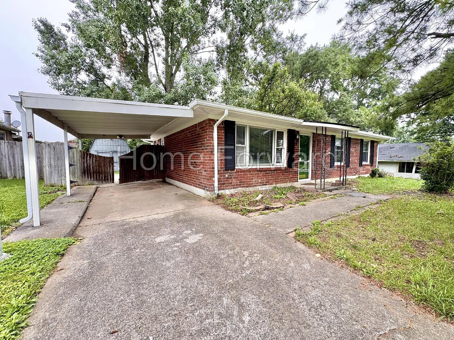 3 bed, 1.0 bath, 1040 sqft, $1,600 — Photo 2