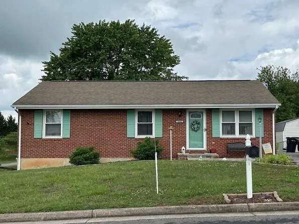 2836 Tulip Ln, Vinton, VA 24179