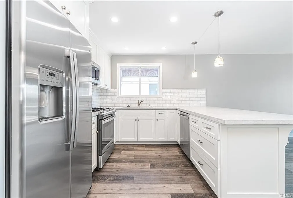 3 bed, 1200 sqft, $6,300 — Photo 2